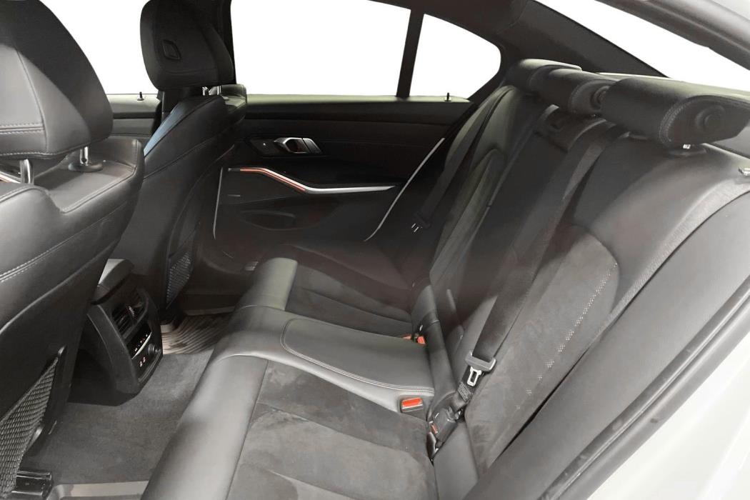BMW 330 2019