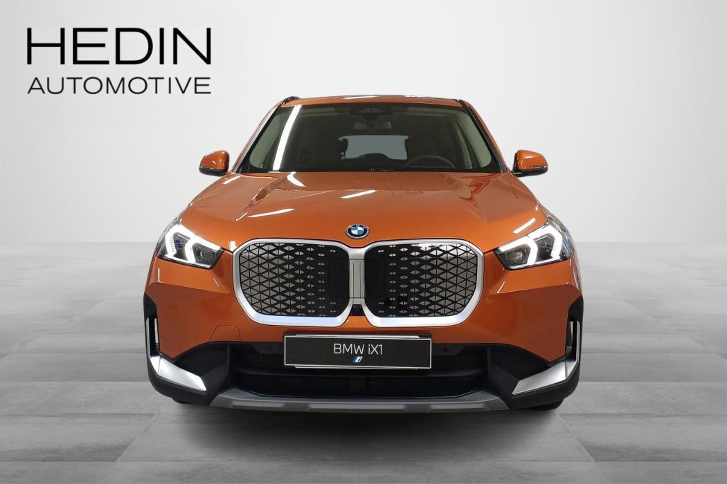BMW iX1 2025
