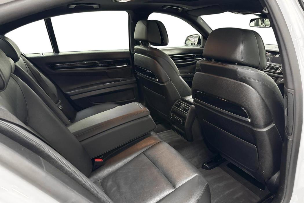 BMW 740 2015
