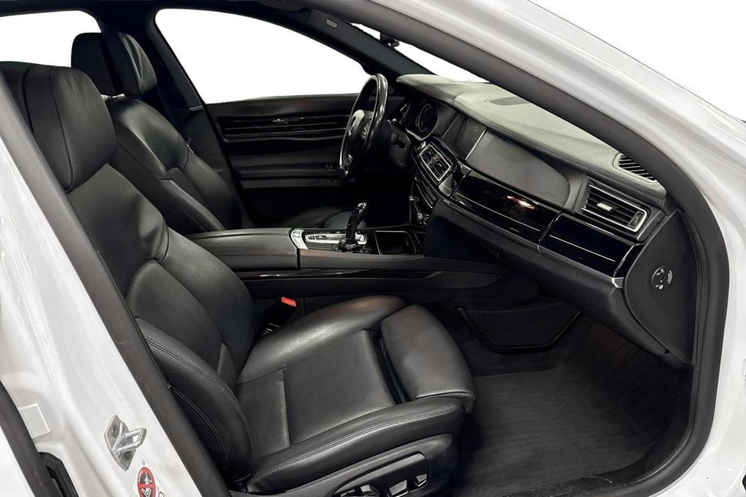 BMW 740 2015