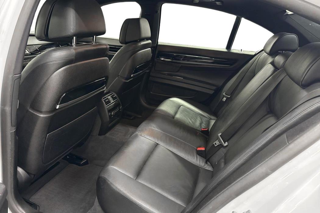 BMW 740 2015