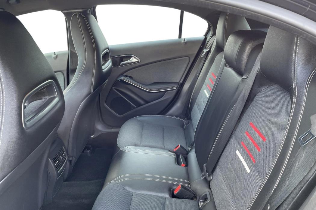 MERCEDES-BENZ A 2016