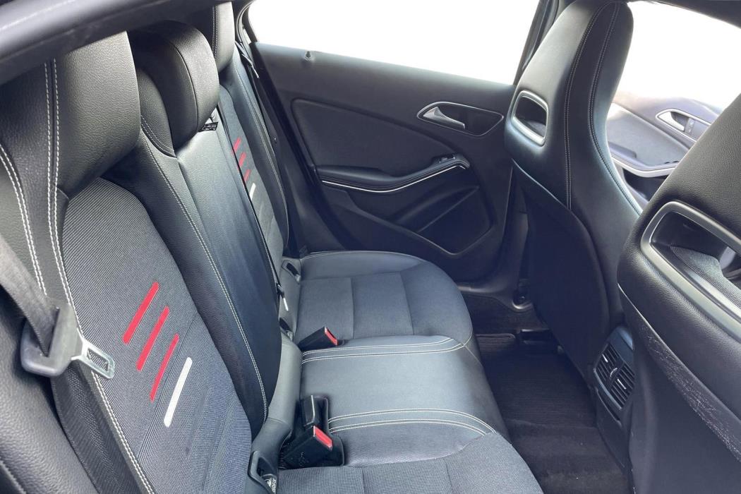 MERCEDES-BENZ A 2016