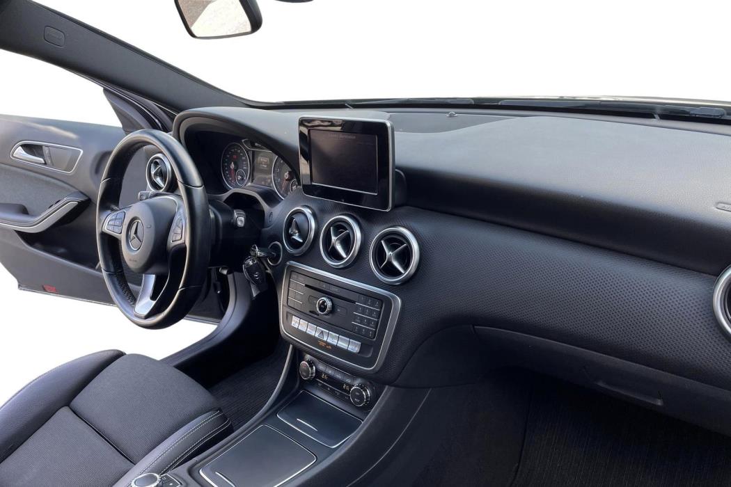 MERCEDES-BENZ A 2016
