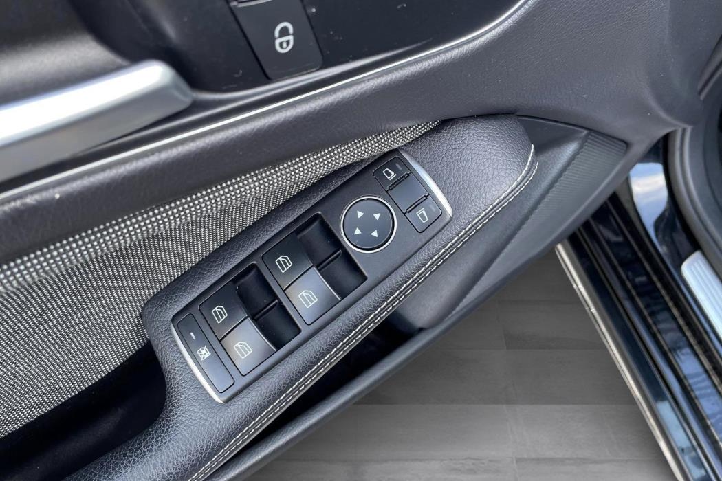MERCEDES-BENZ A 2016