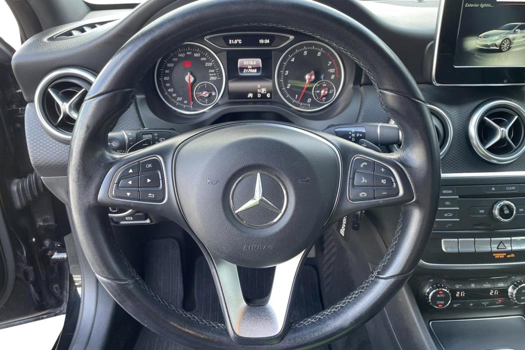 MERCEDES-BENZ A 2016