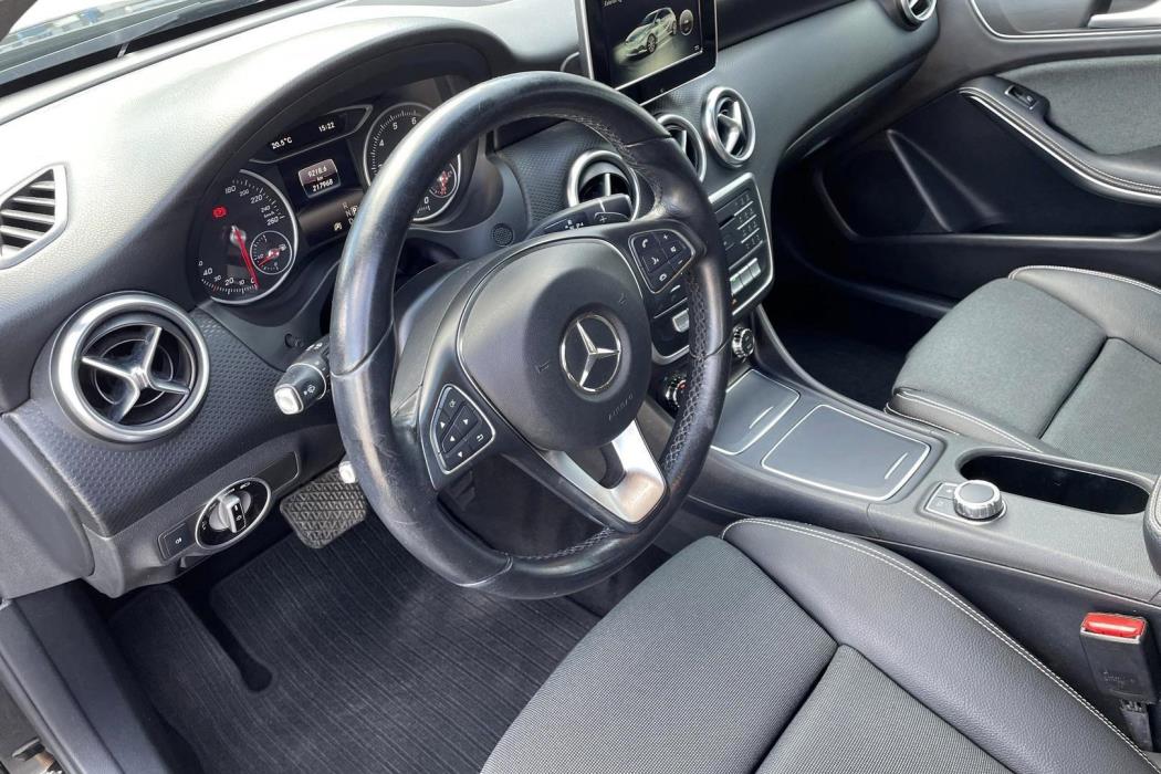MERCEDES-BENZ A 2016