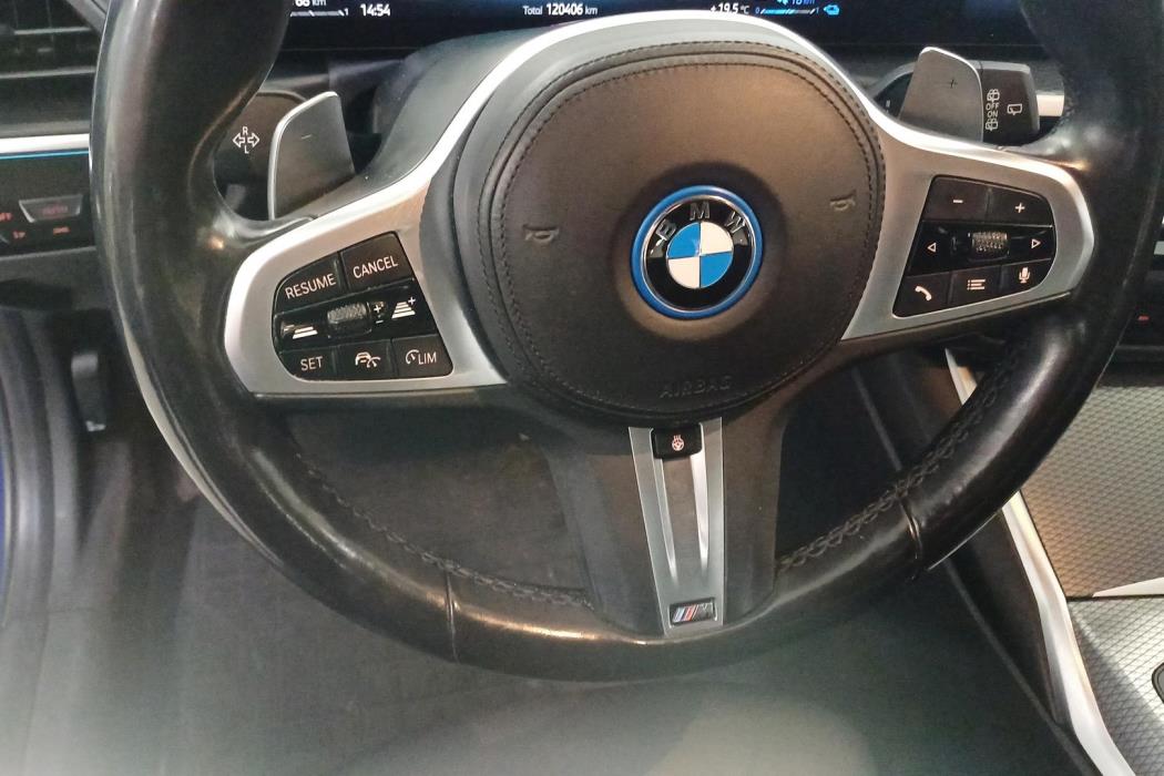 BMW 330 2023