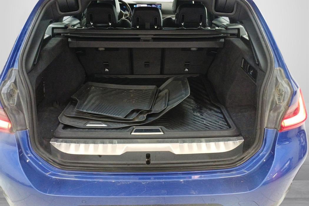 BMW 330 2023