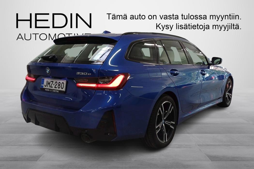 BMW 330 2023