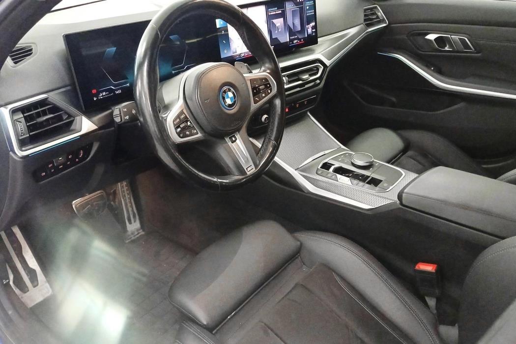 BMW 330 2023