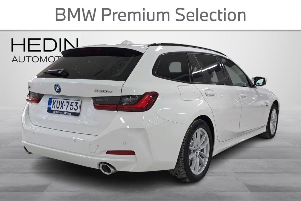 BMW 330 2022