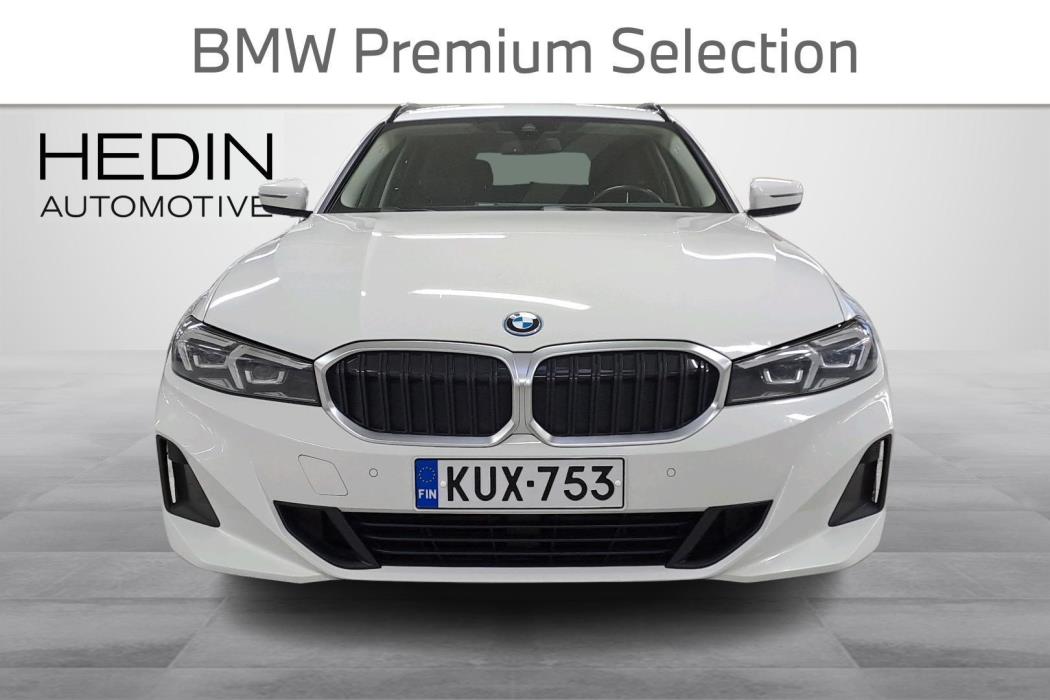 BMW 330 2022