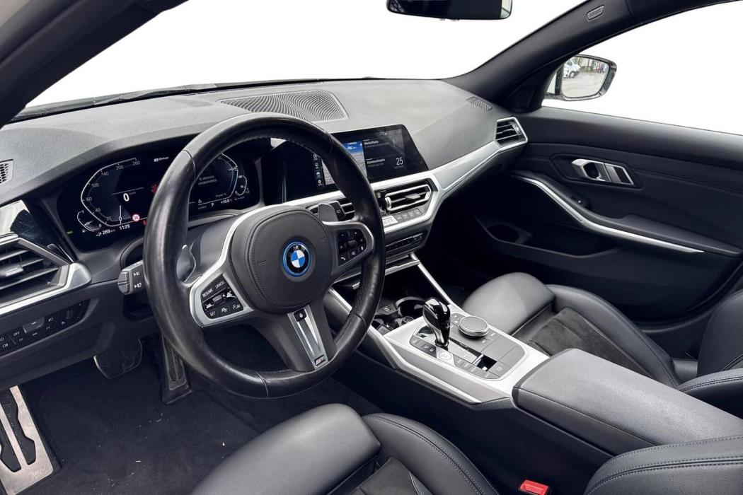 BMW 330 2022