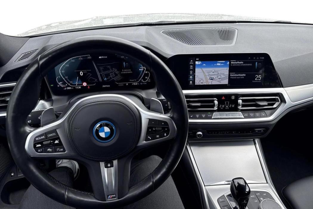 BMW 330 2022