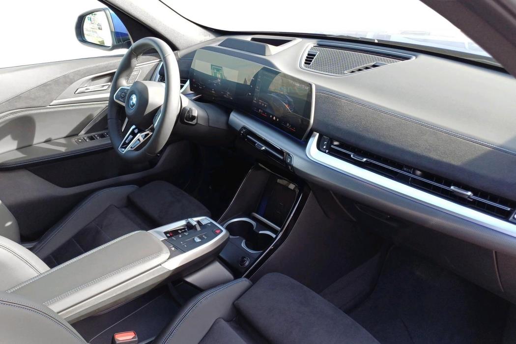 BMW iX1 2025