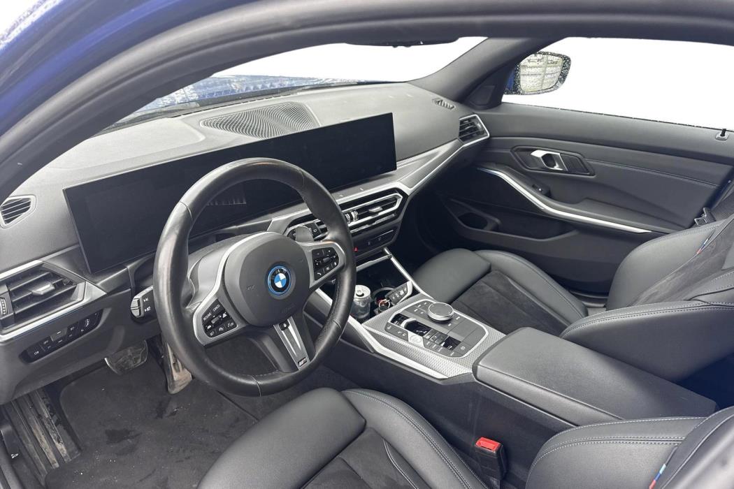 BMW 330 2024