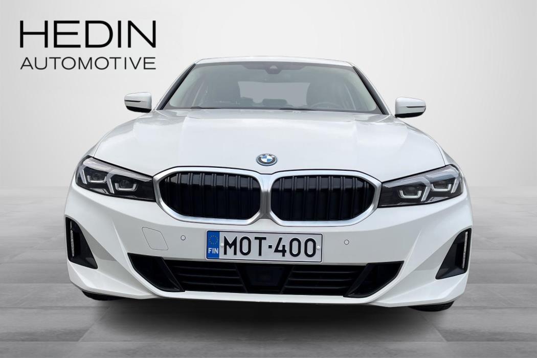 BMW 330 2023