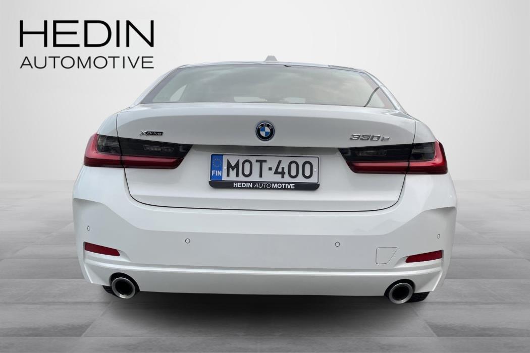 BMW 330 2023