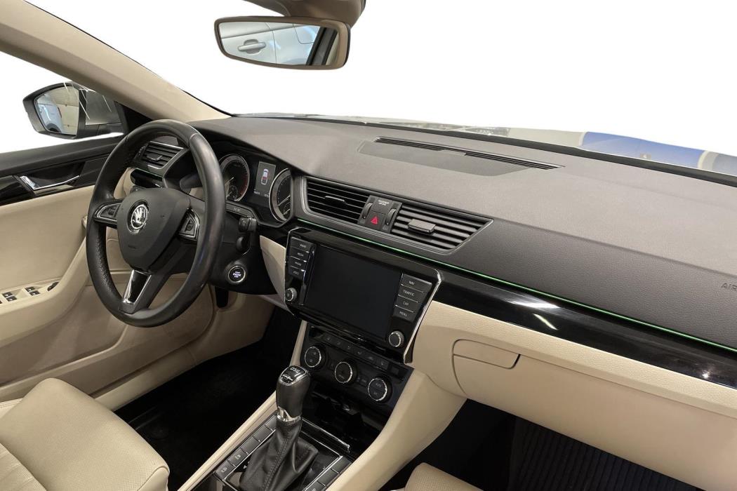 SKODA SUPERB 2016
