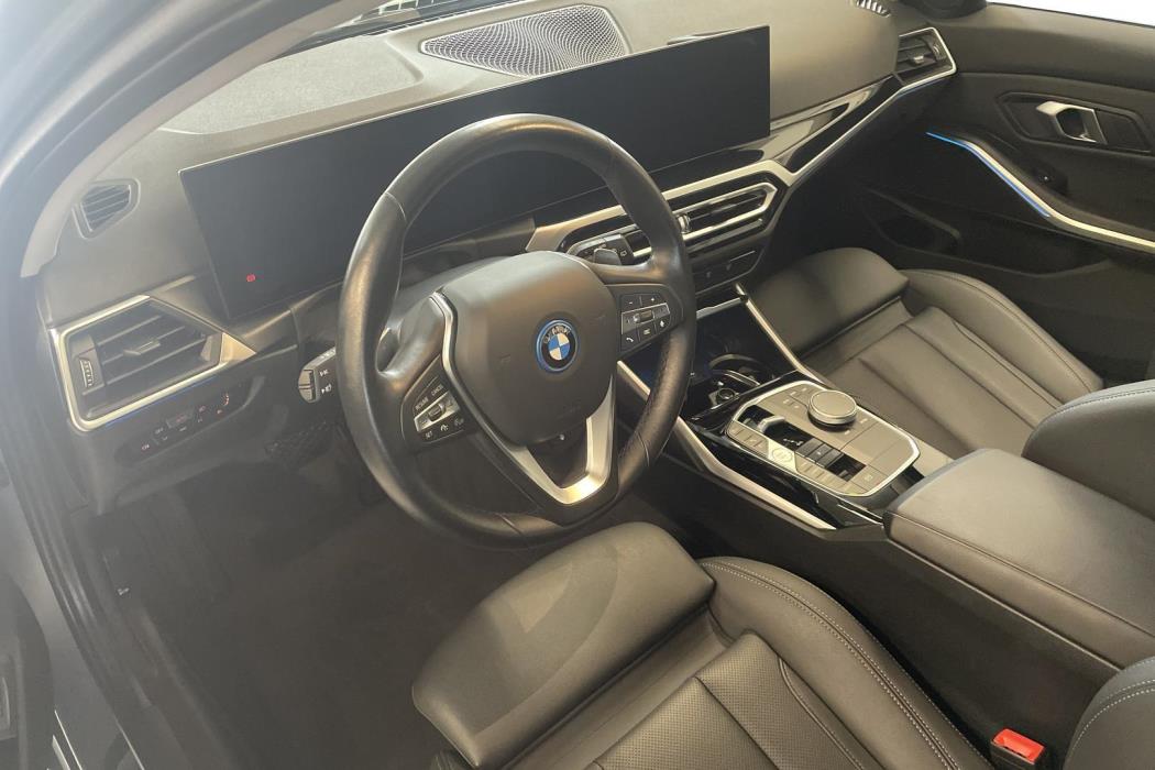BMW 330 2024