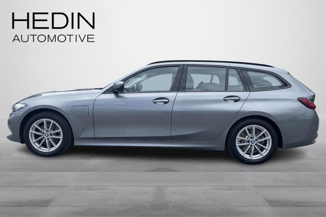 BMW 330 2024