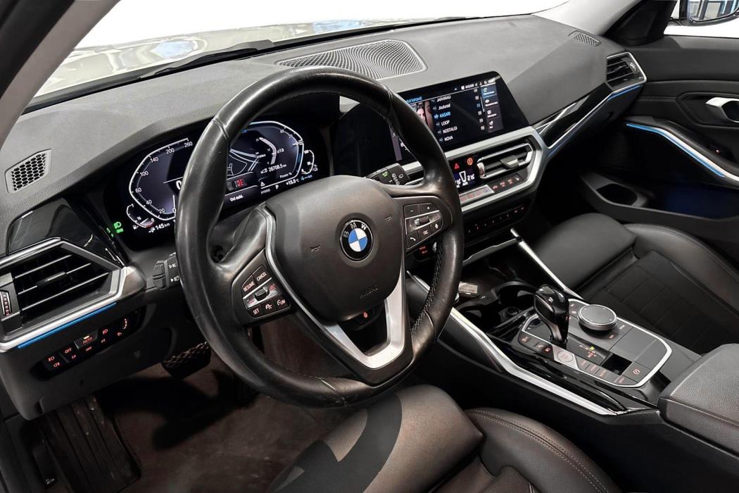 BMW 330 2021