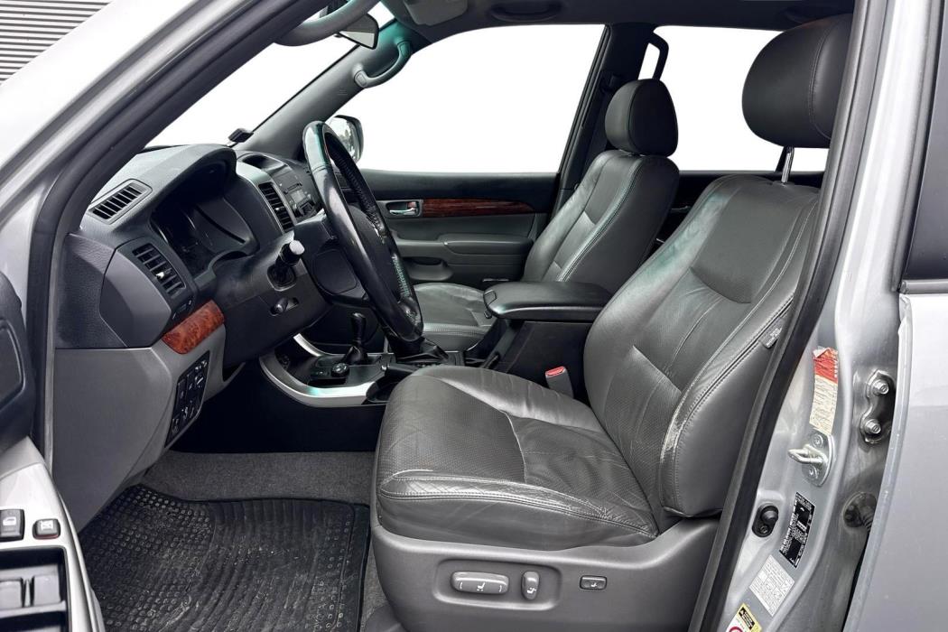 TOYOTA LAND CRUISER 2005