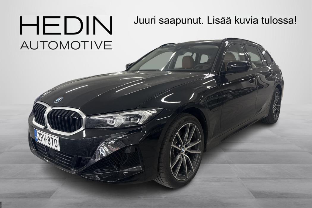 BMW 330 2025