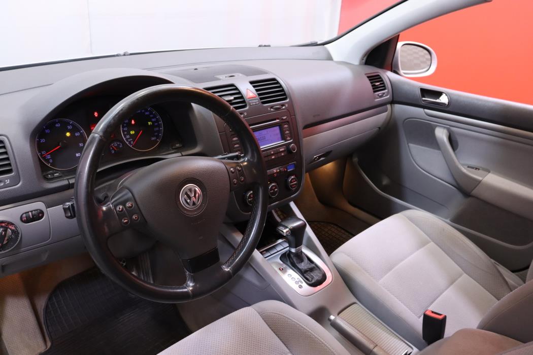 VOLKSWAGEN Golf 2005