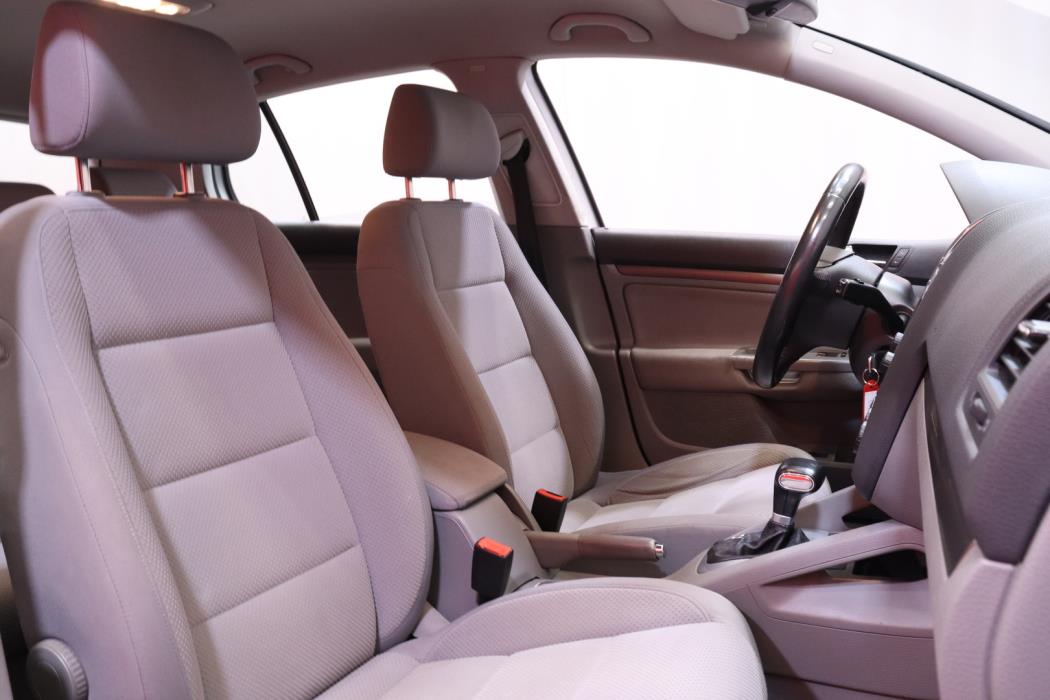 VOLKSWAGEN Golf 2005