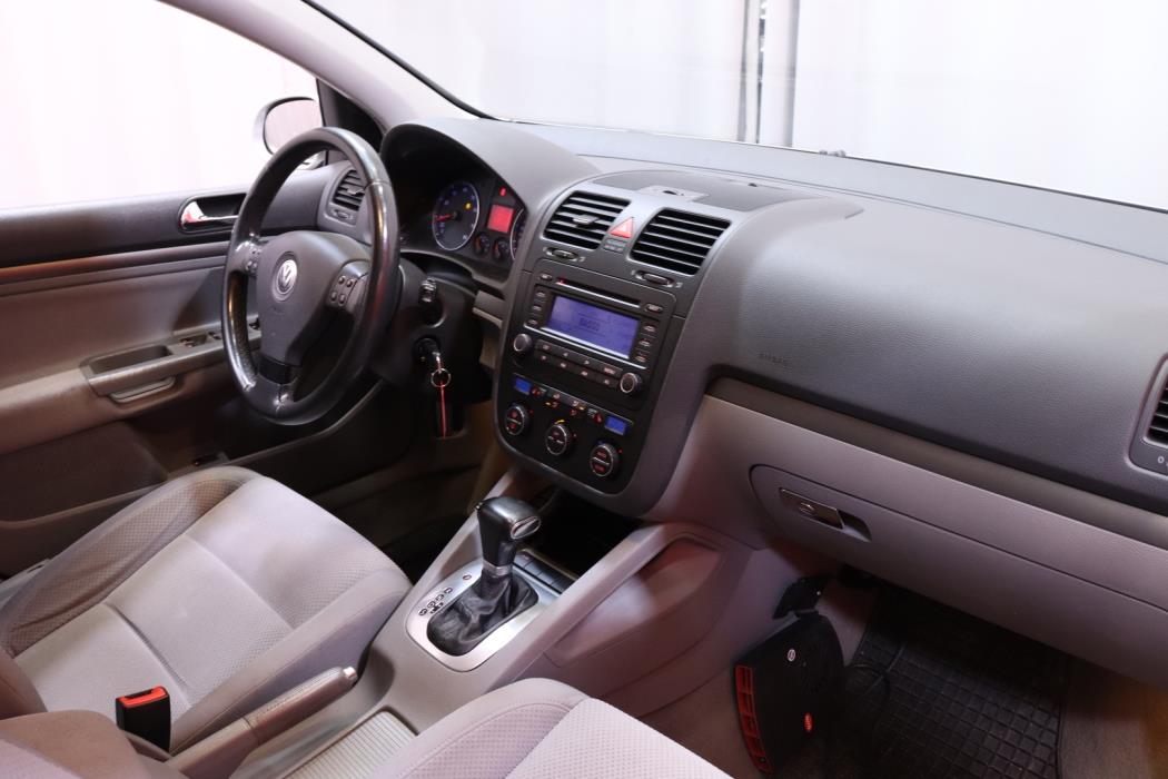 VOLKSWAGEN Golf 2005