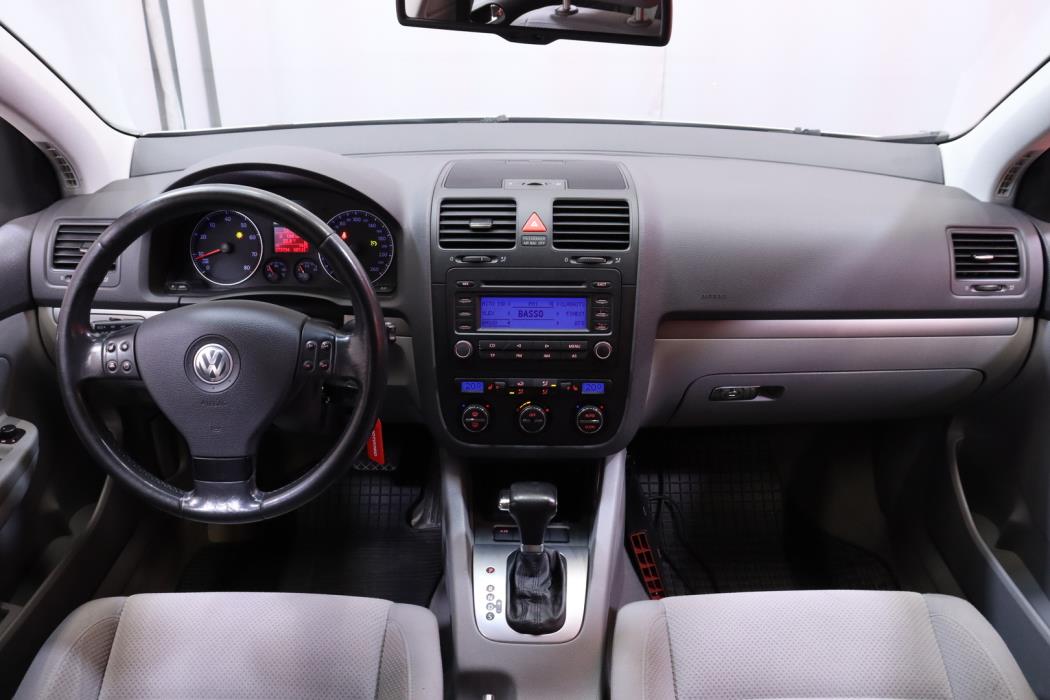 VOLKSWAGEN Golf 2005