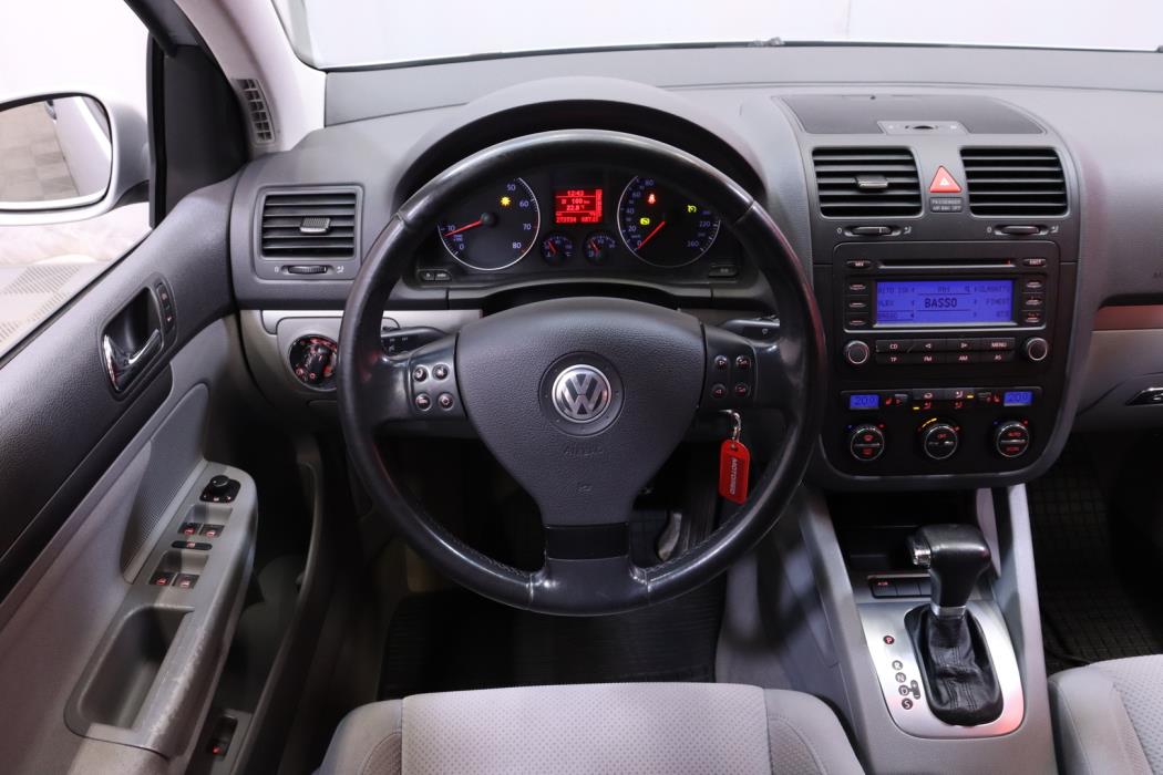 VOLKSWAGEN Golf 2005