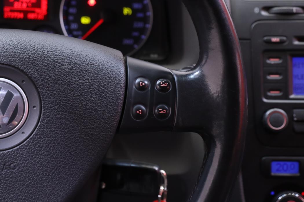 VOLKSWAGEN Golf 2005