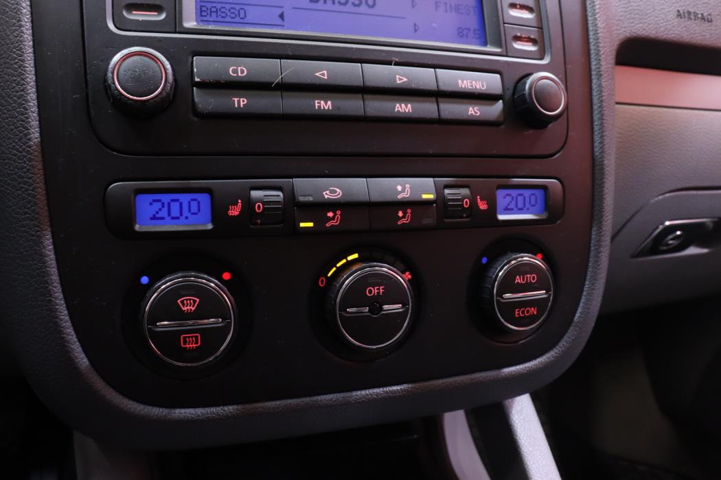 VOLKSWAGEN Golf 2005