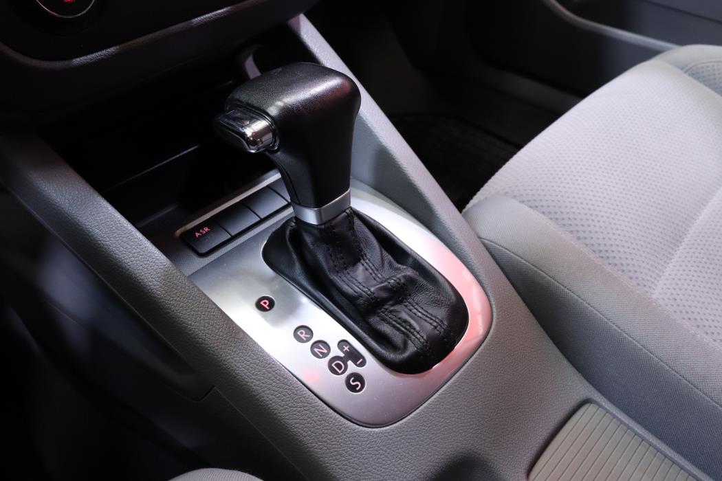 VOLKSWAGEN Golf 2005