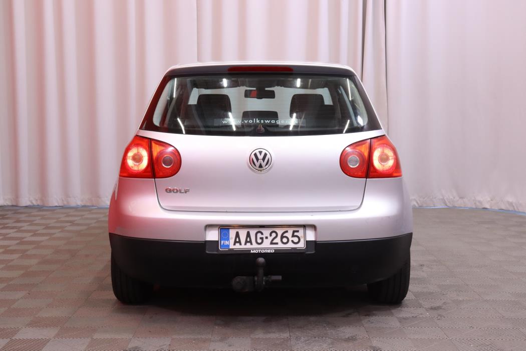 VOLKSWAGEN Golf 2005