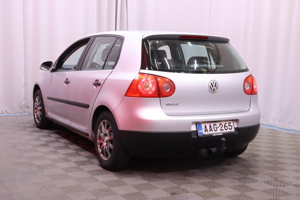 VOLKSWAGEN Golf 2005