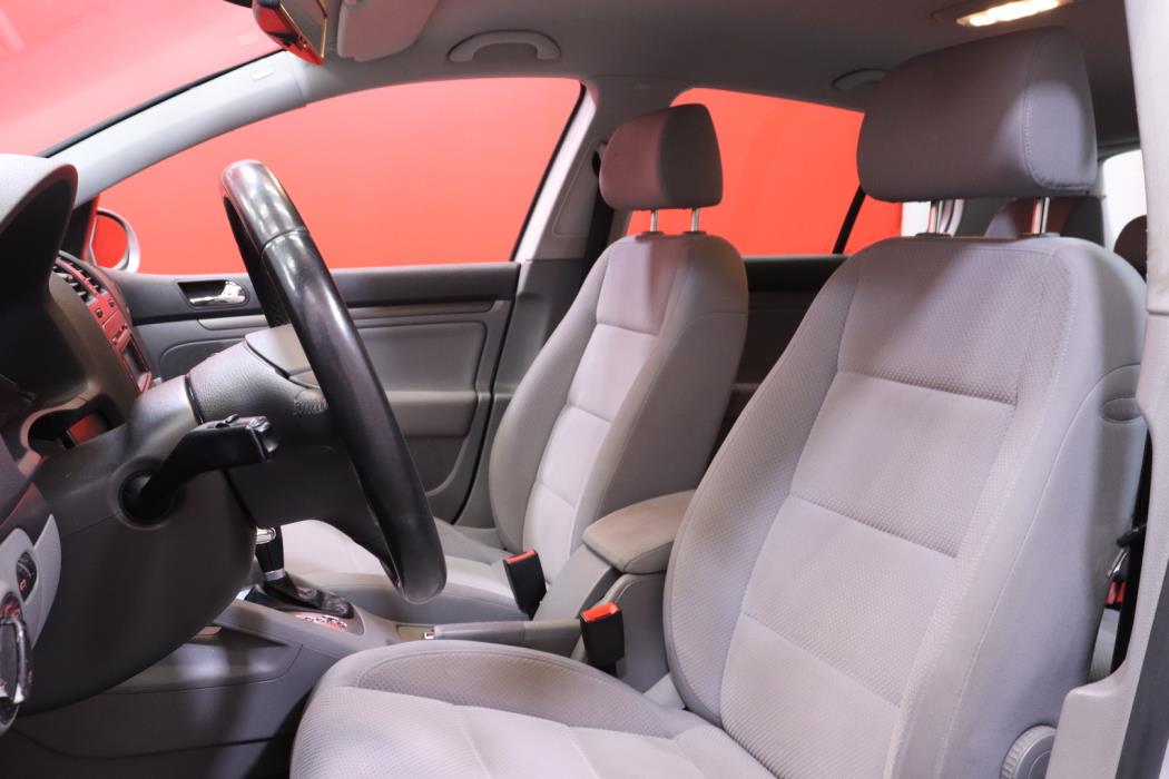 VOLKSWAGEN Golf 2005