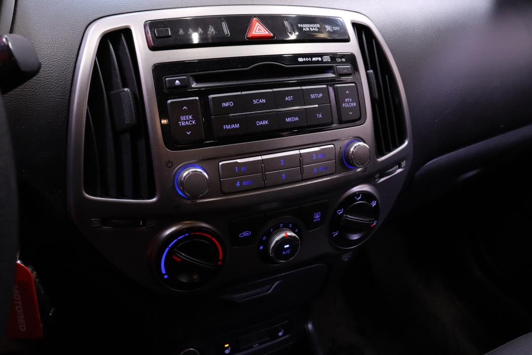 HYUNDAI i20 2013