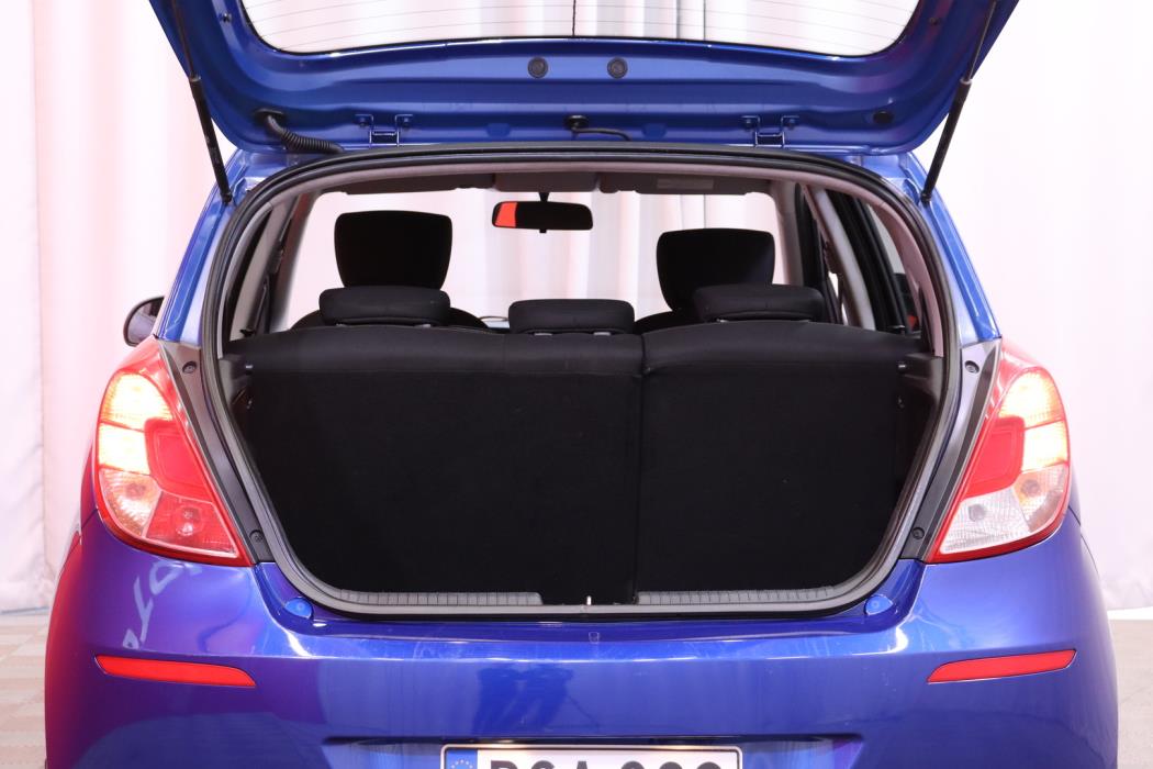 HYUNDAI i20 2013