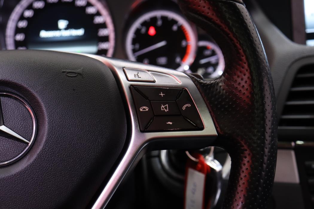 MERCEDES-BENZ E 2012