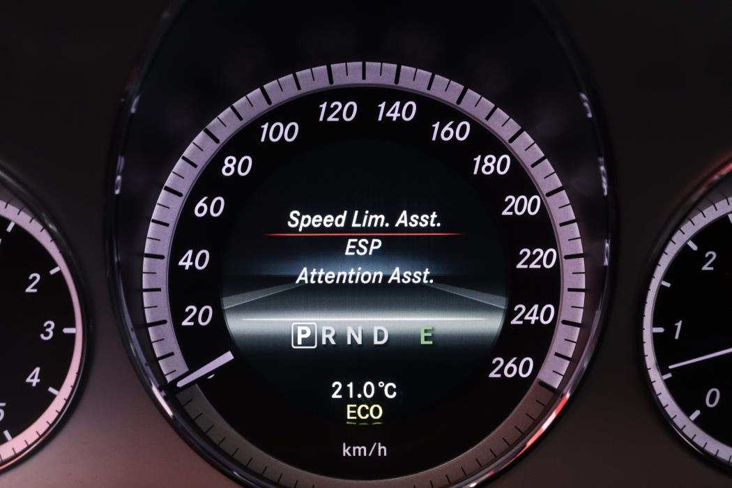 MERCEDES-BENZ E 2012