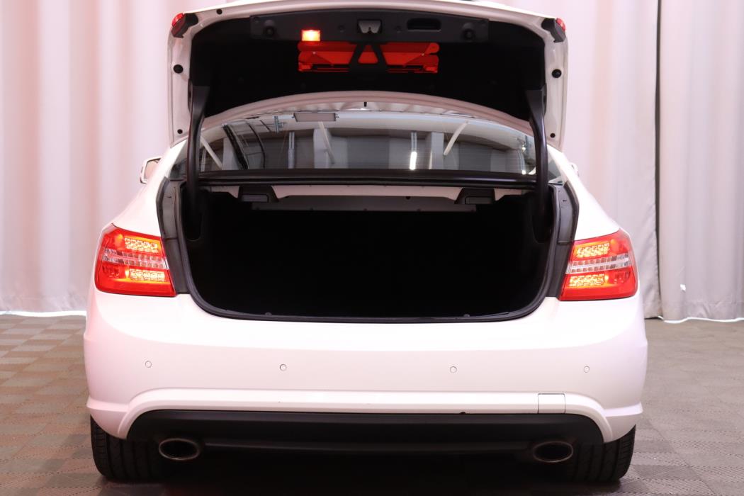 MERCEDES-BENZ E 2012