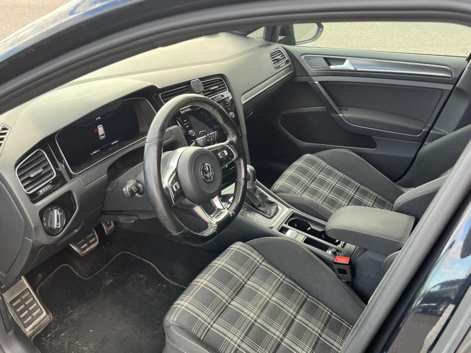 VOLKSWAGEN Golf 2017