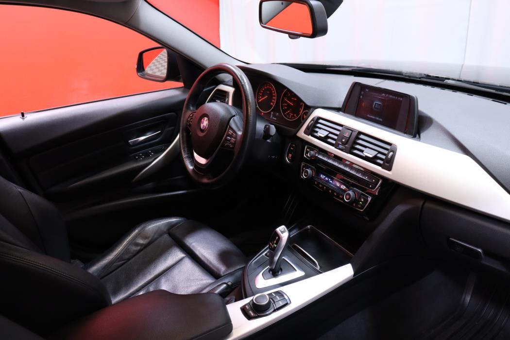 BMW 318 2018