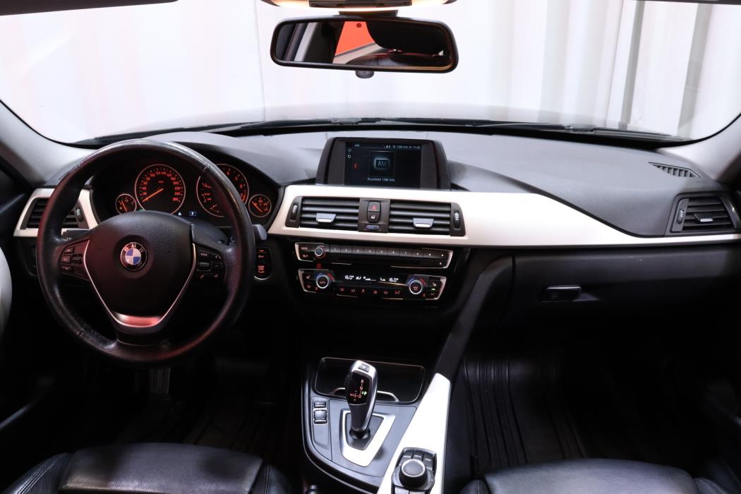 BMW 318 2018