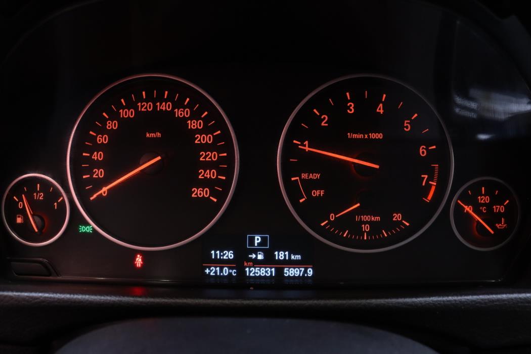 BMW 318 2018