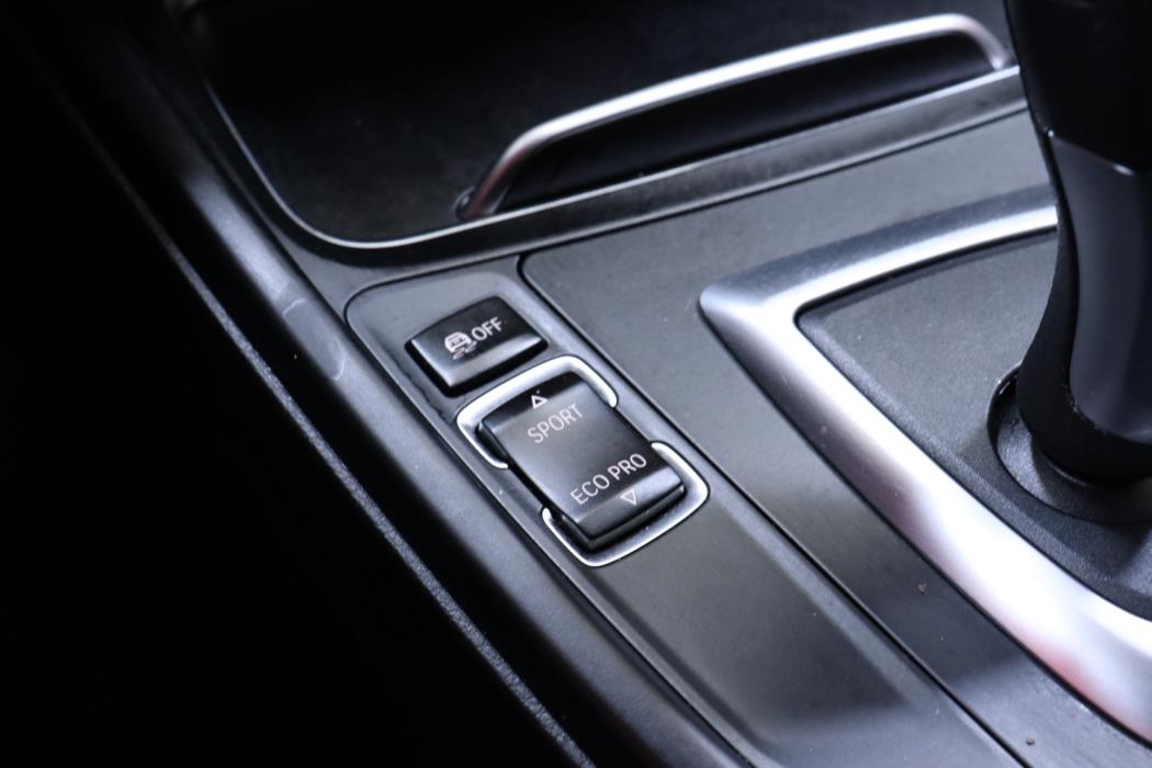 BMW 318 2018